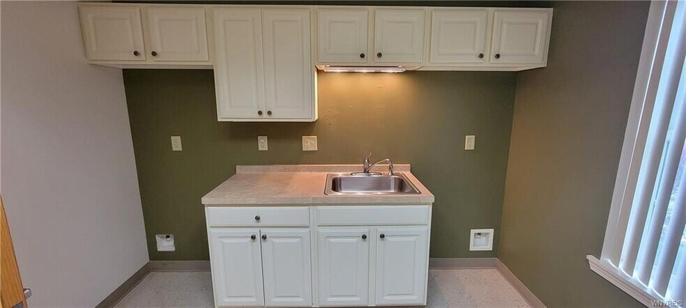 More Photos Of 5879 Snyder Dr, Lockport Medical For Sale