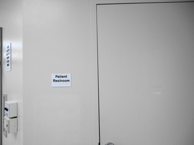 More Photos Of 6125 Greenbay Rd, Kenosha Medical For Sale