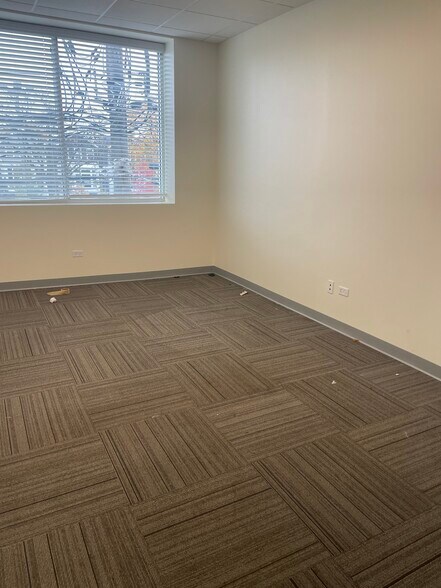 More Photos Of 4901 W Irving Park Rd, Chicago Unknown For Lease