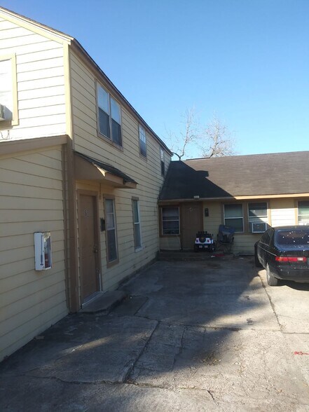 More Photos Of 1026 Miles St, Rosenberg Apartments For Sale