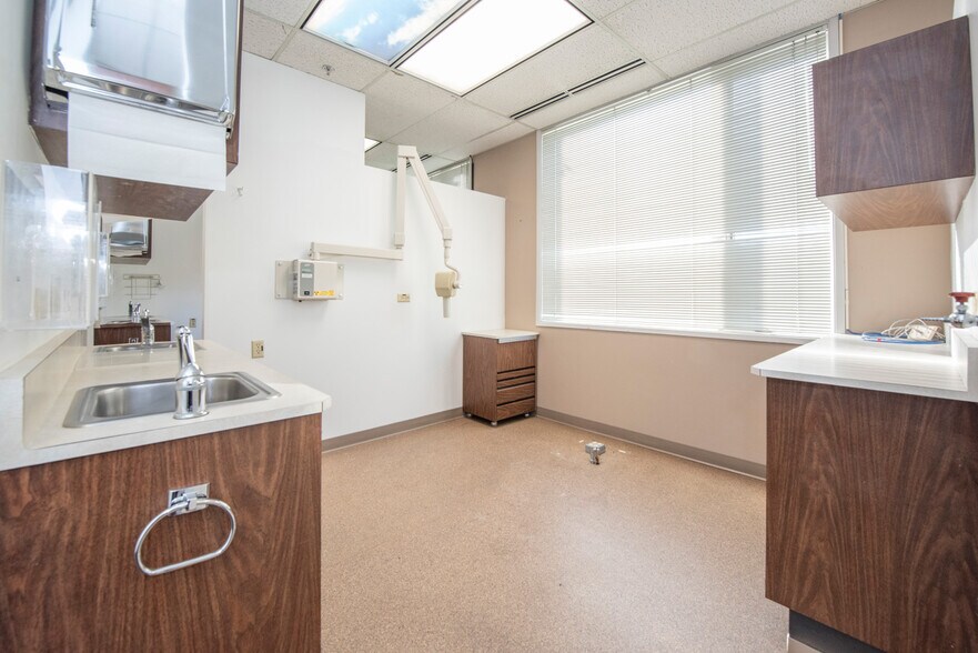 More Photos Of 4361 Boniface Pky, Anchorage Healthcare For Sale