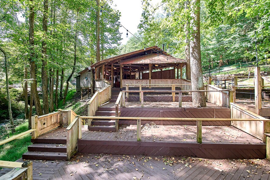 More Photos Of 15303 Midland Trl, Ansted Freestanding For Sale