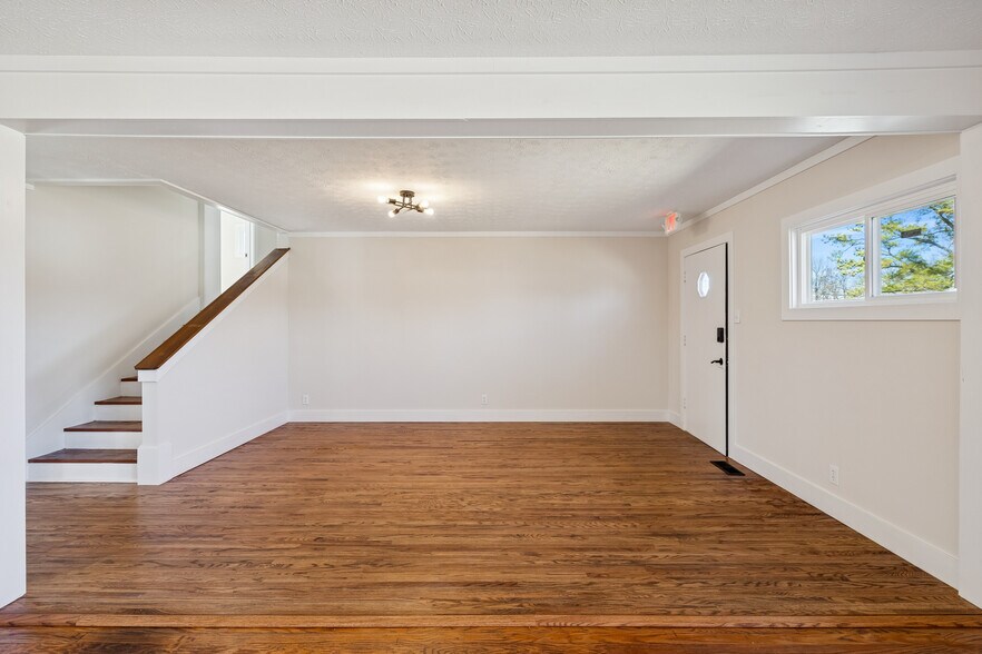 More Photos Of 319 Highway 76, White House Office For Lease