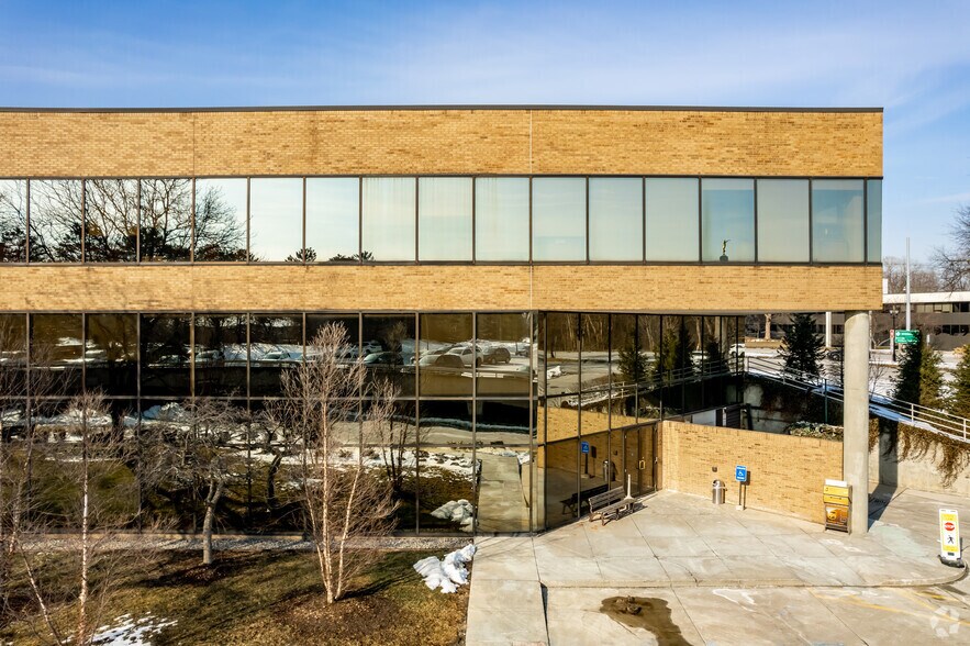 More Photos Of 38505 Woodward Ave, Bloomfield Hills Office For Lease