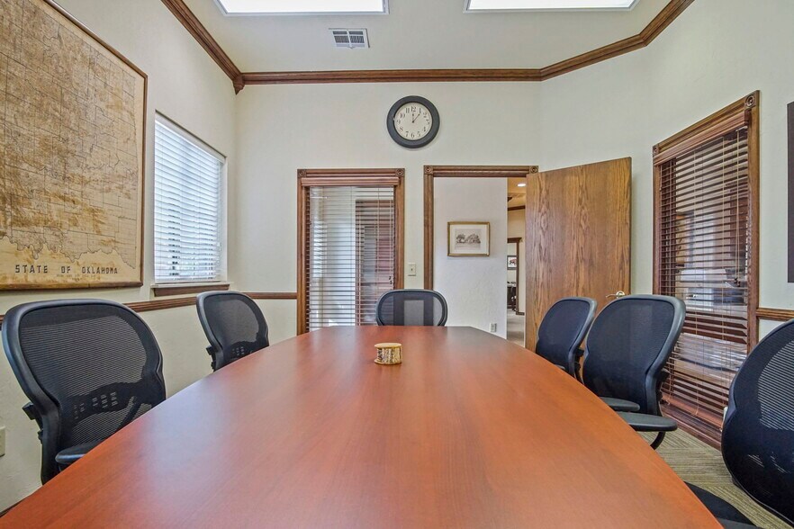 More Photos Of 1006 24th Ave NW, Norman Office For Sale