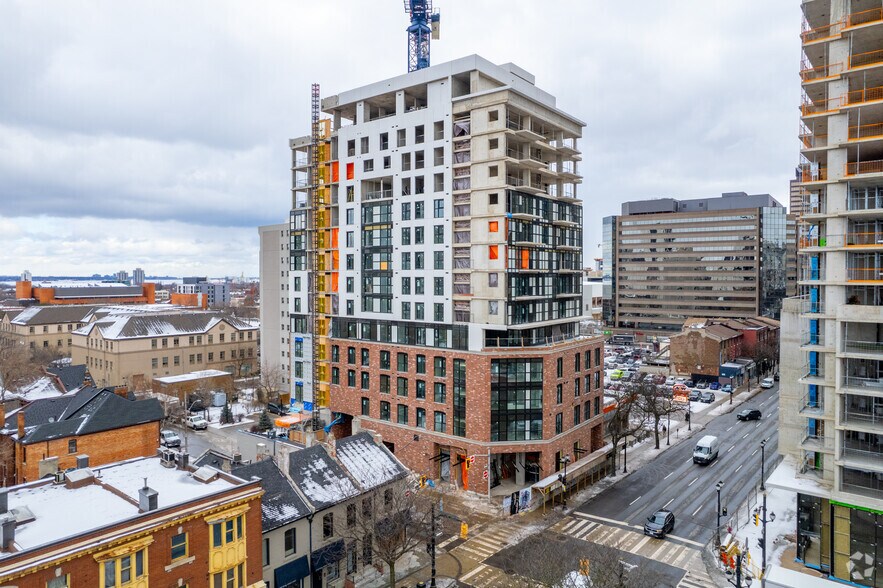 Primary Photo Of 206 W King St, Hamilton Apartments For Sale