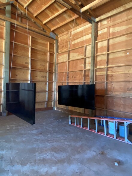 More Photos Of 100 Running Dogs Ln, Saint Helens Specialty For Sale