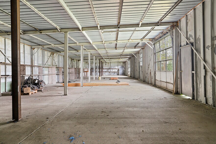 More Photos Of 2660 NW Vine St, Grants Pass Manufacturing For Sale