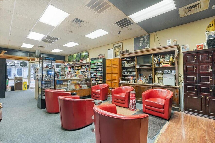 More Photos Of 960 W Hamilton St, Allentown Storefront Retail Residential For Lease