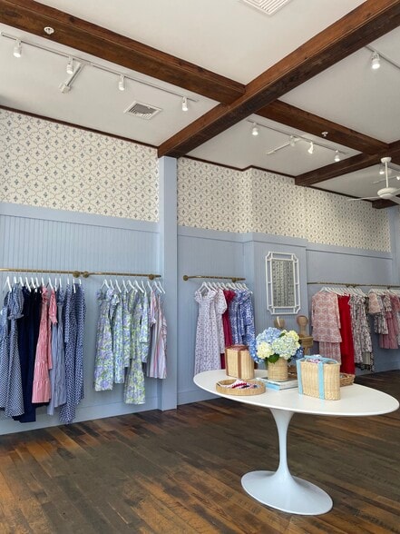 More Photos Of 33 Main St, Nantucket Storefront Retail Office For Sale