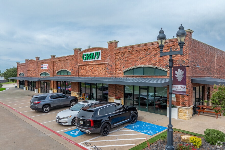 More Photos Of 205 S Main St, Red Oak Unknown For Lease