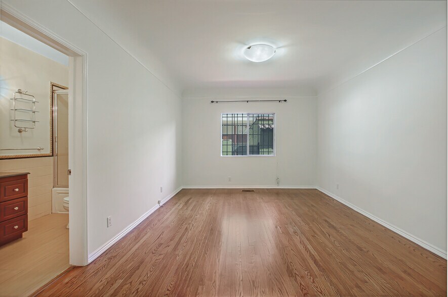 More Photos Of 1074 S Genesee Ave, Los Angeles Apartments For Sale