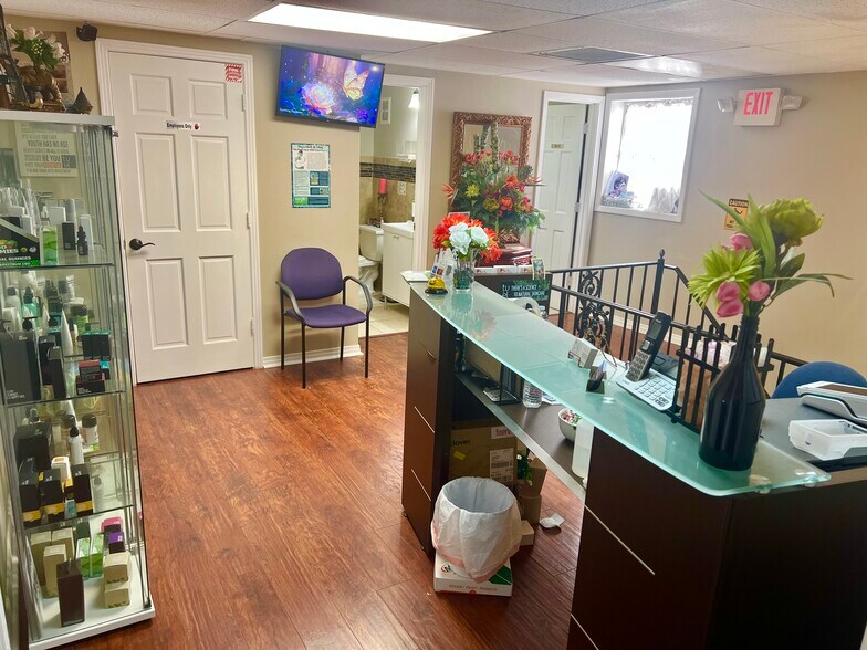 More Photos Of 5519 Hanley Rd, Tampa Storefront Retail Office For Sale