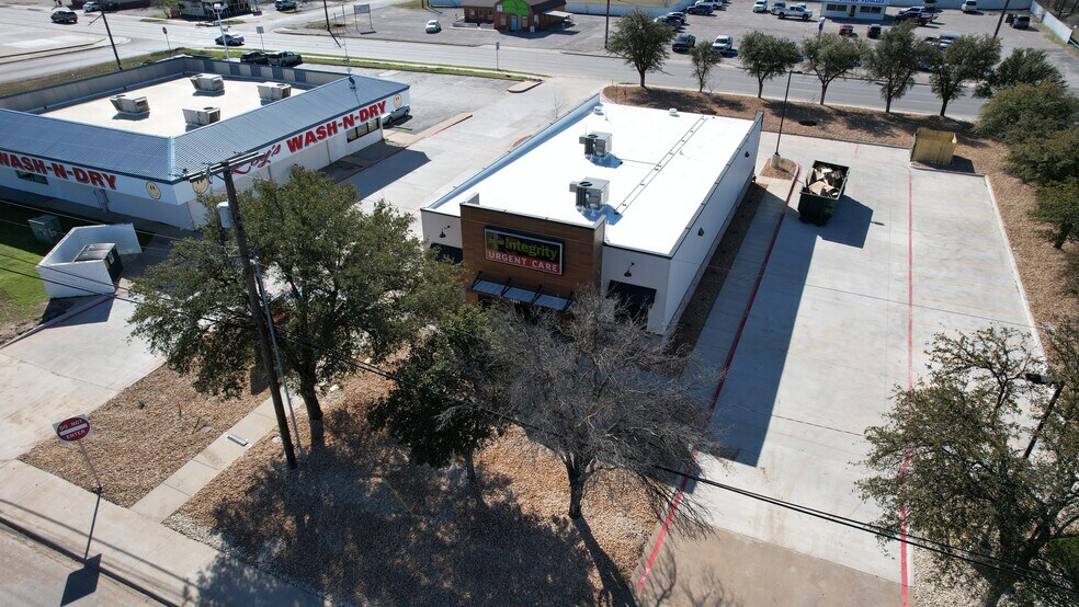 More Photos Of 2510 Commerce st, Belton Medical For Sale