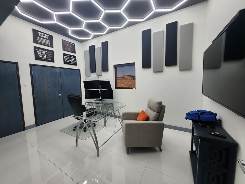 More Photos Of 509 Giles Rd, El Paso Unknown For Lease