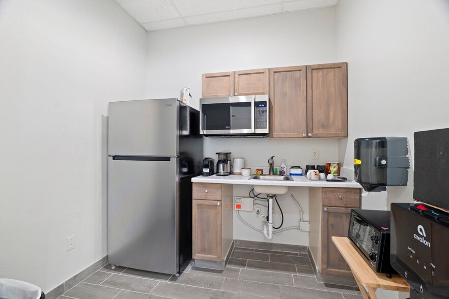 More Photos Of 665 S Babcock St, Melbourne Auto Repair For Sale