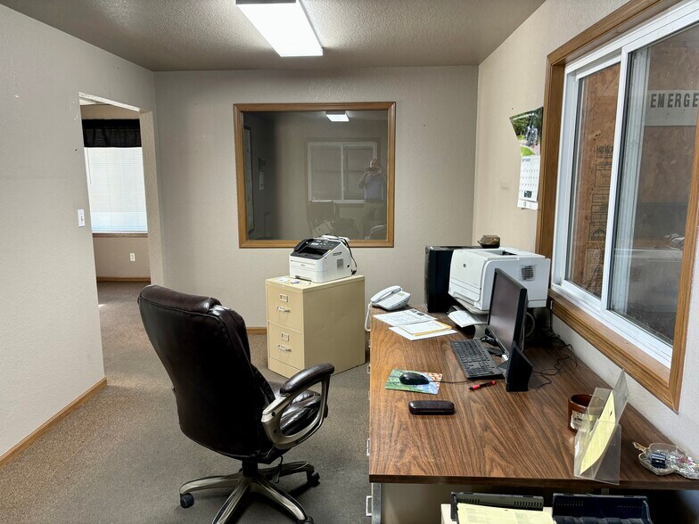 More Photos Of 825 New York Dr, Vandalia Storefront Retail Office For Sale