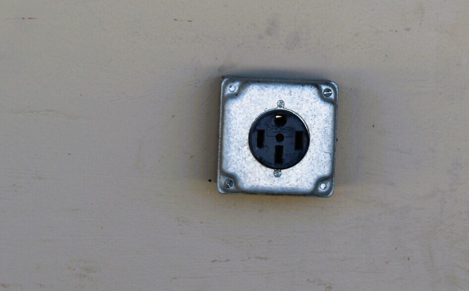 More Photos Of 1810 Barnett Dr, Weatherford Warehouse For Lease