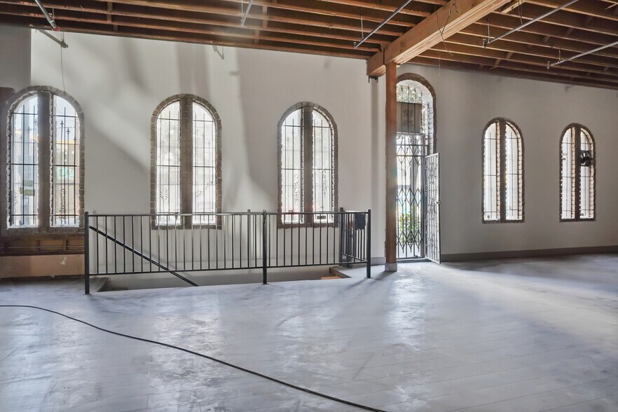 More Photos Of 3310 S Main St, Los Angeles Warehouse For Lease