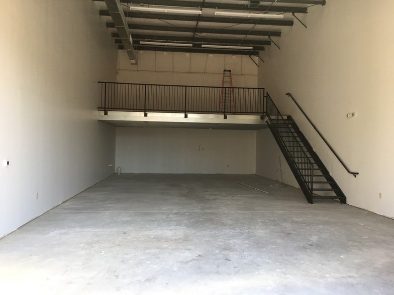 More Photos Of 8461 Possum Hollow Rd, Fort Mill Showroom For Lease