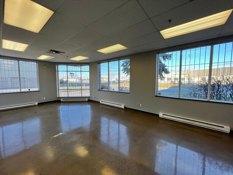 More Photos Of 6630-6650 Rue Abrams, Montréal Warehouse For Lease