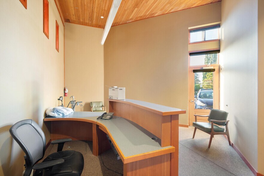 More Photos Of 215 Prospect St, Bellingham Office For Sale