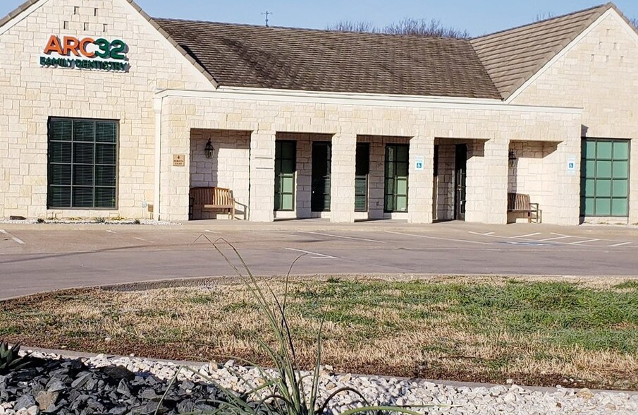 More Photos Of 4 Horizon Ct, Heath Office For Lease