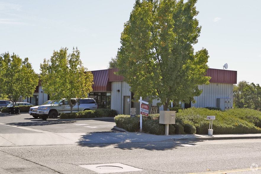 Primary Photo Of 708 Paso Robles St, Paso Robles Warehouse For Lease