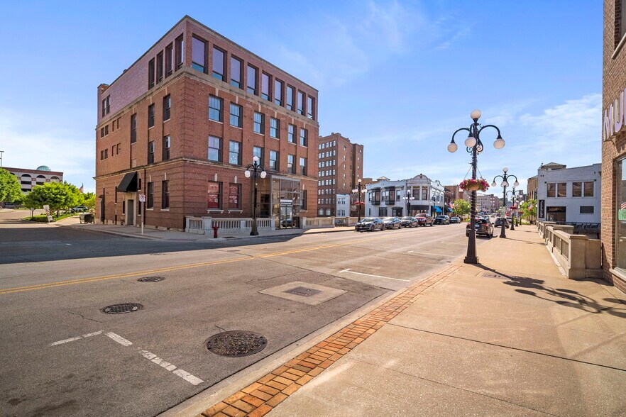 More Photos Of 31 W Downer Pl, Aurora Office For Sale