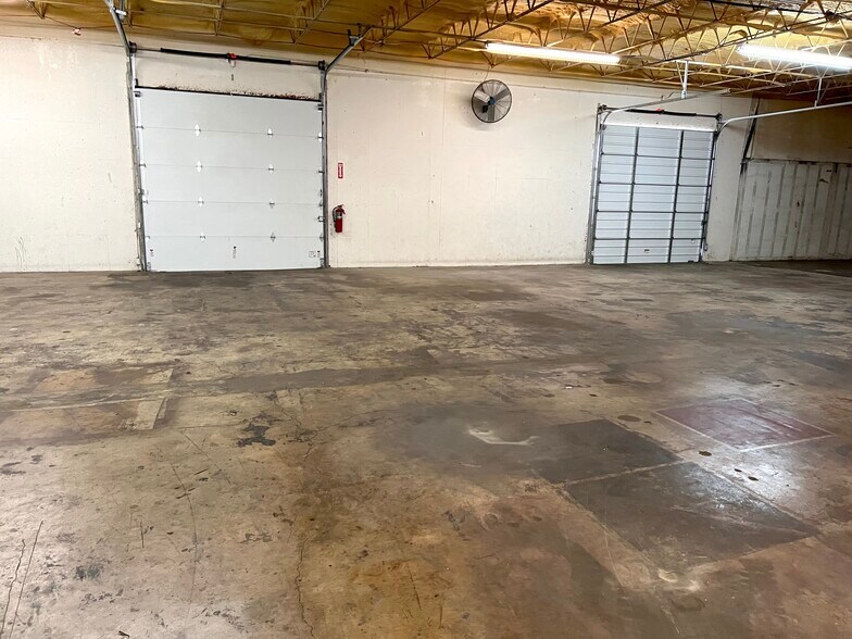 More Photos Of 5508-5516 Brewster St, San Antonio Warehouse For Lease