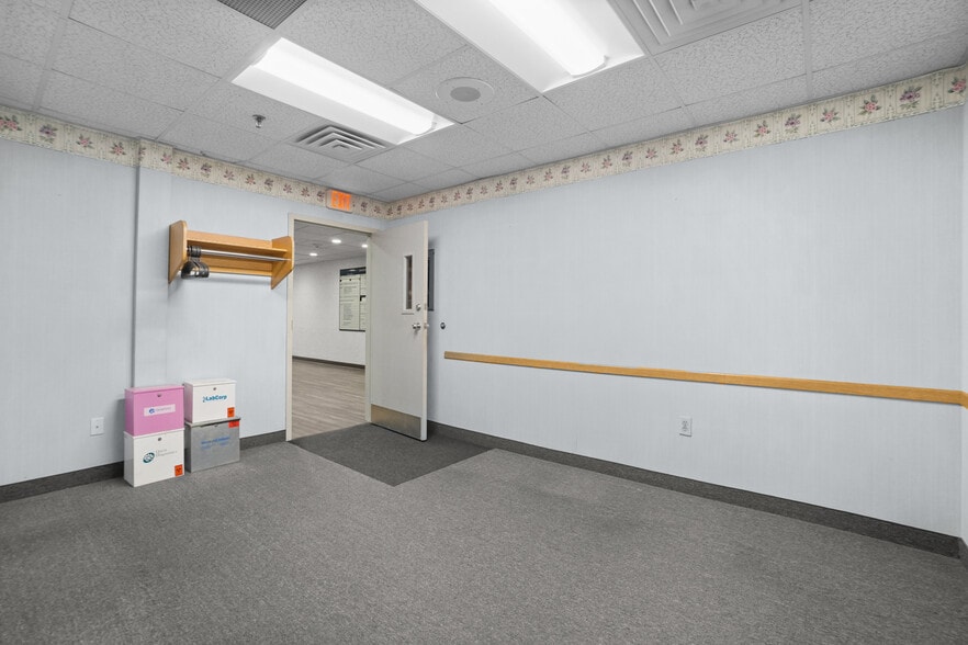 More Photos Of 725 Reservoir Ave, Cranston Medical For Lease