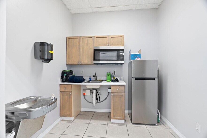 More Photos Of 665 S Babcock St, Melbourne Auto Repair For Sale