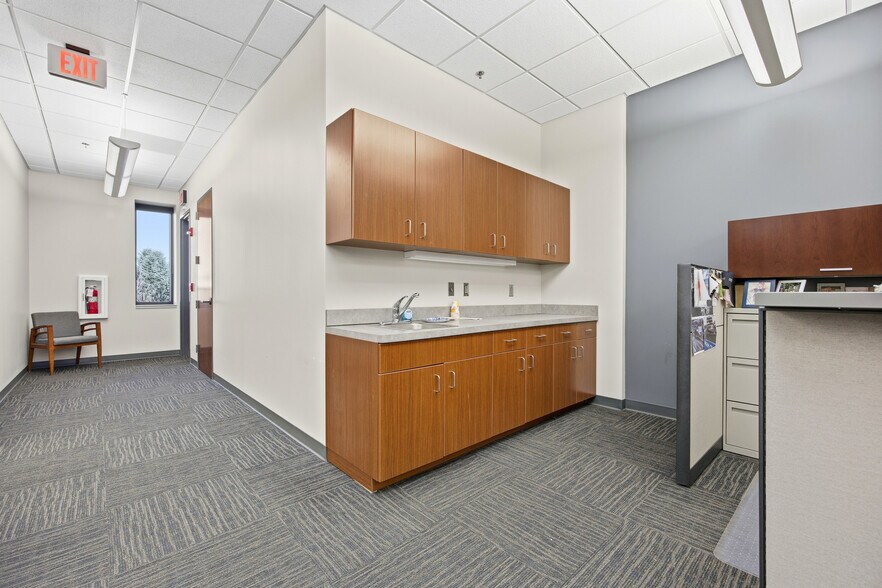 More Photos Of 644 E Beaton Dr, West Fargo Office For Lease