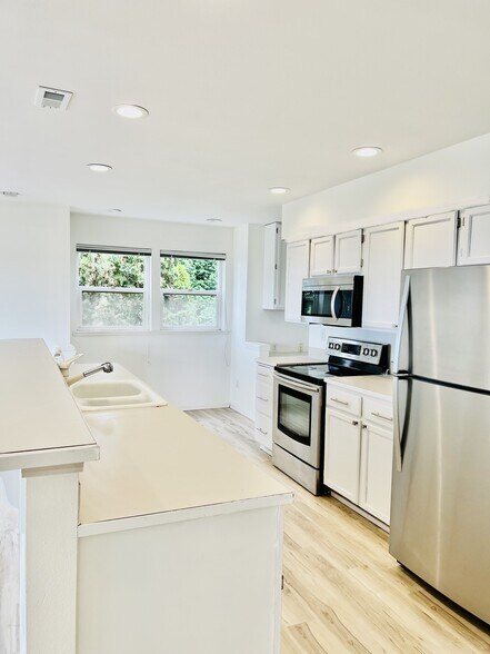 More Photos Of 808-810 6th St S, Kirkland Office Residential For Lease