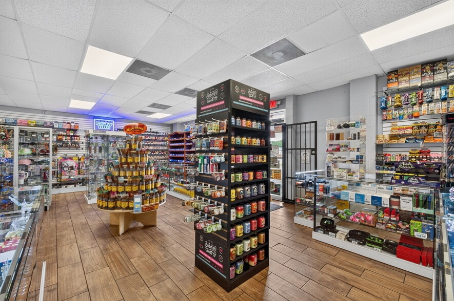 More Photos Of 1938 S Glenstone Ave, Springfield General Retail For Sale
