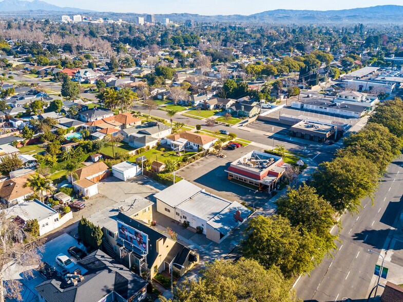 More Photos Of 1139 W 17th St, Santa Ana Freestanding For Lease