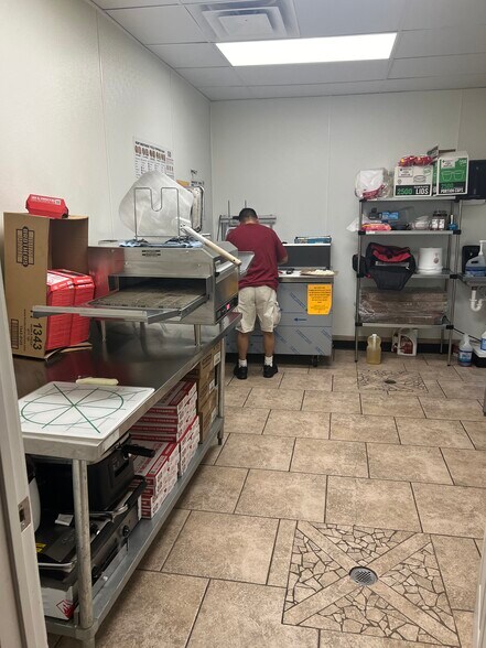 More Photos Of 600 E Main St, Geronimo Convenience Store For Sale