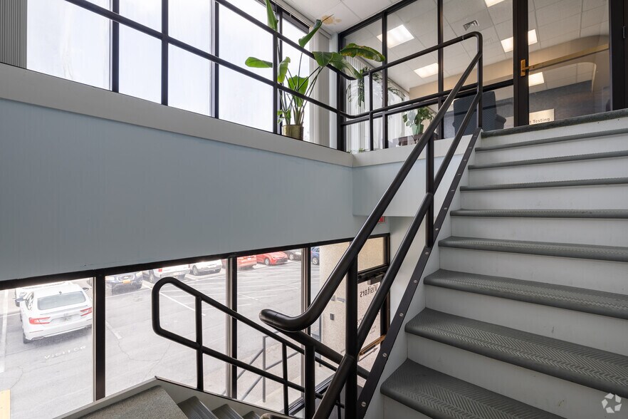 More Photos Of 5102 La Roche Ave, Savannah Office For Sale