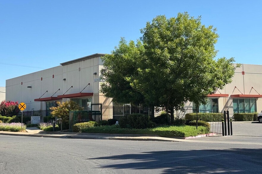 More Photos Of 281 Lathrop Way, Sacramento Warehouse For Lease