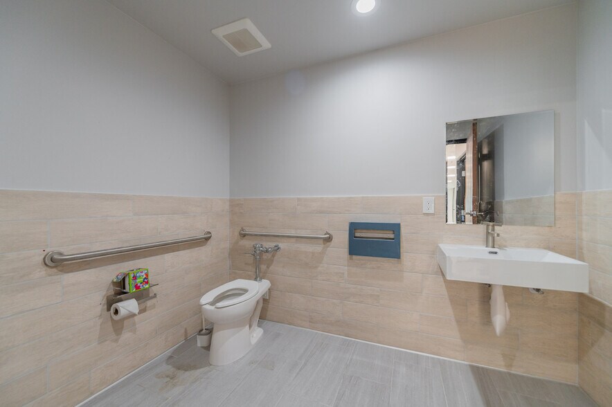 More Photos Of 9341 Irvine Blvd, Irvine Light Distribution For Lease