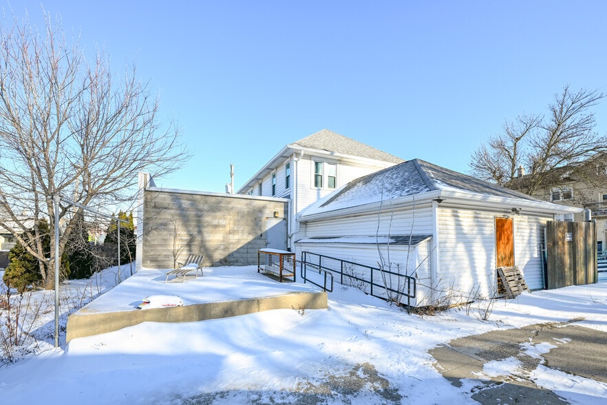 More Photos Of 5901 W Vliet St, Milwaukee Storefront Retail Residential For Lease