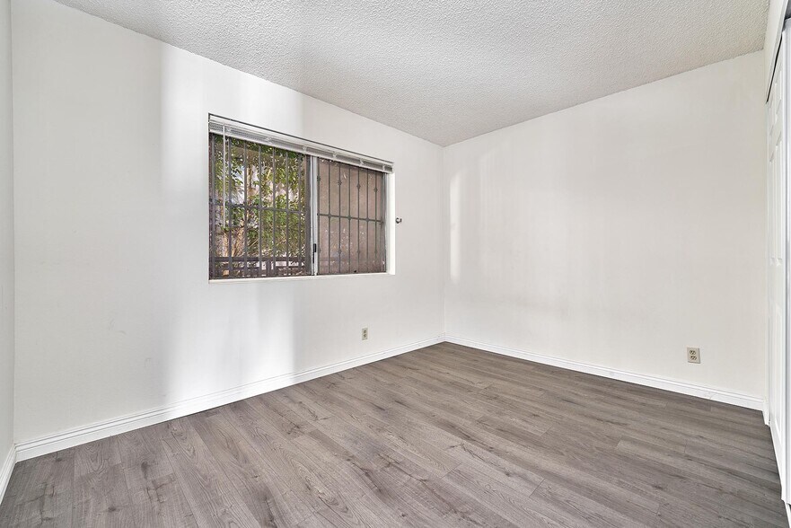 More Photos Of 209 S Alexandria Ave, Los Angeles Apartments For Sale