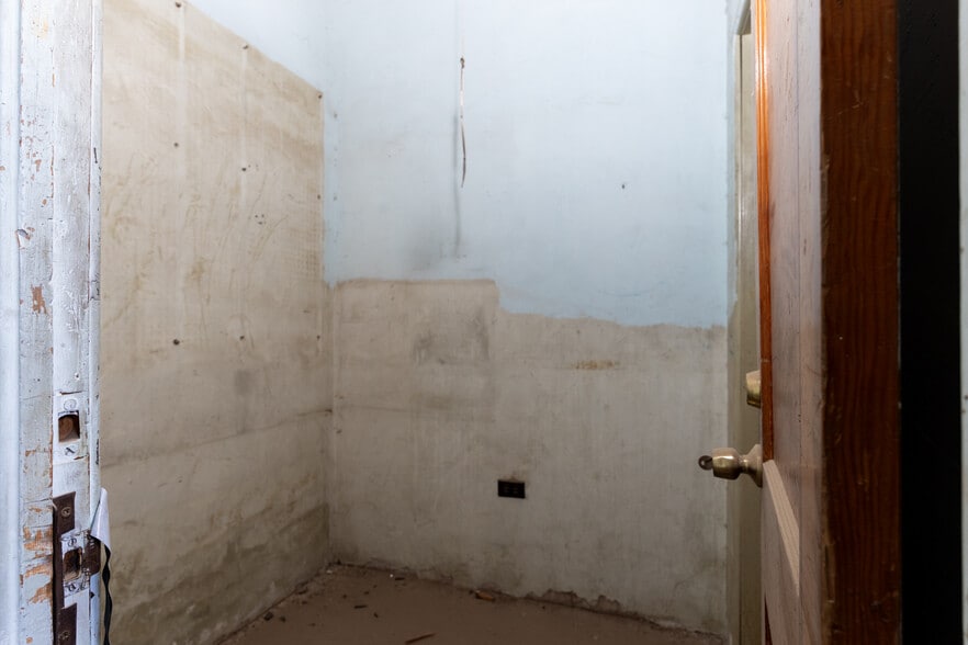 More Photos Of 200 N Florence St, Casa Grande Storefront For Sale