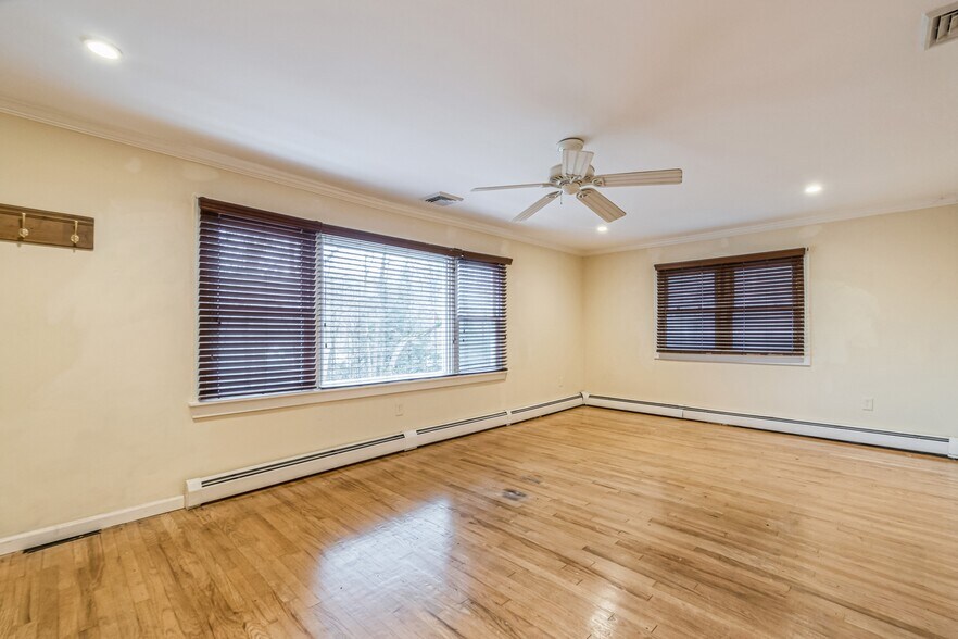 More Photos Of 393 Maxim Dr, Hopatcong Storefront Retail Residential For Sale