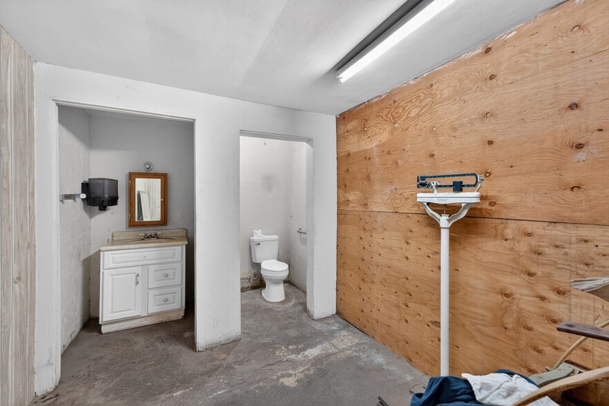 More Photos Of 3902 S Central Ave, Phoenix Service For Sale