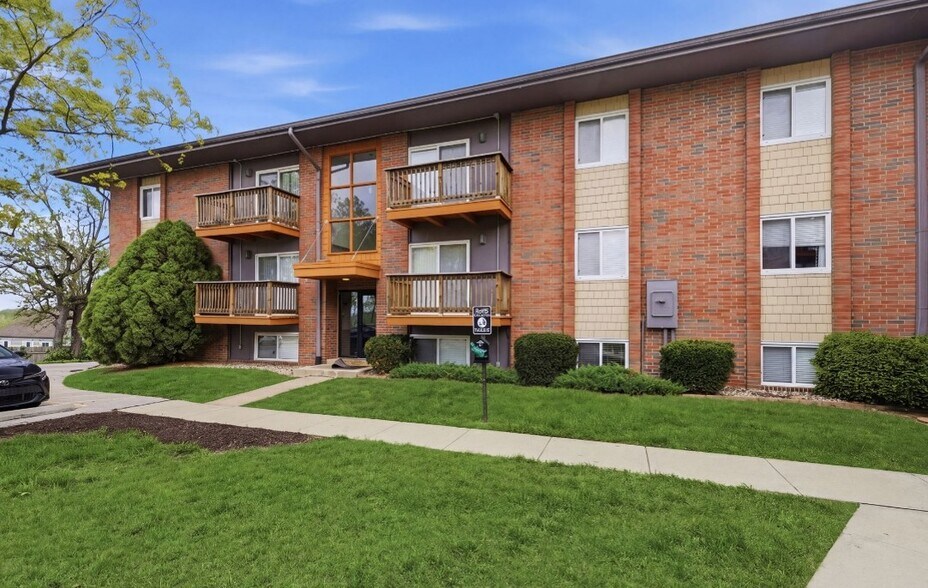 More Photos Of 6212 Slater St, Merriam Apartments For Sale