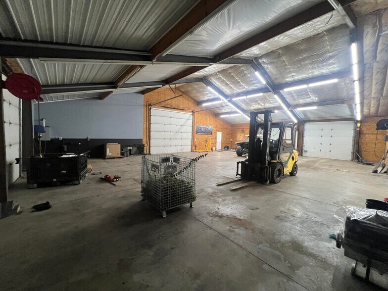 More Photos Of 380 S Main St, De Graff Light Manufacturing For Sale