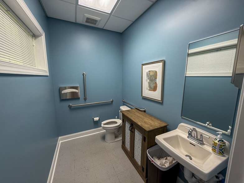 More Photos Of 9719 Northeast Pky, Matthews Office For Lease