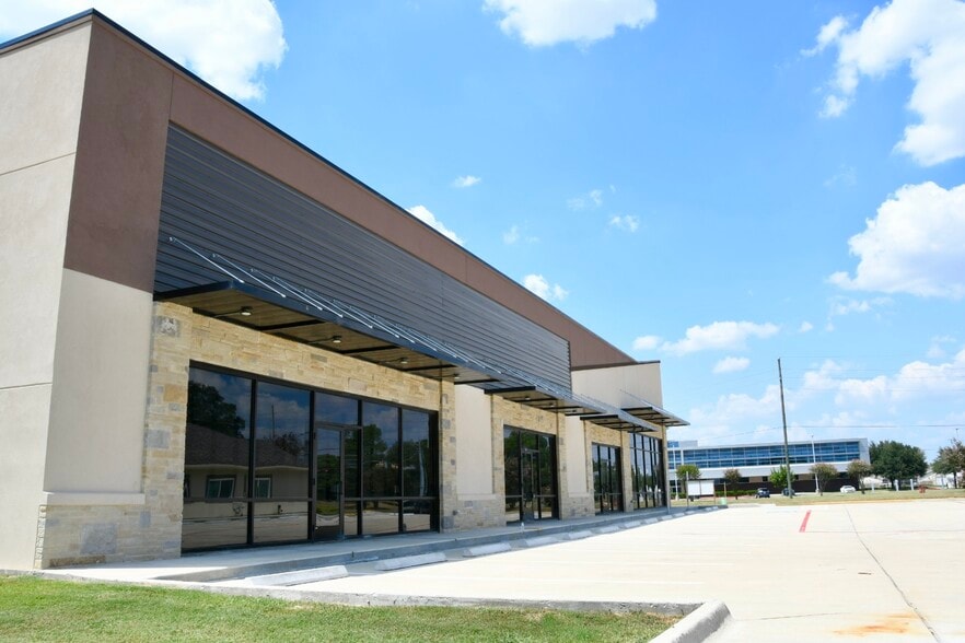 More Photos Of 21681 Kingsland Blvd, Katy Storefront Retail Office For Lease