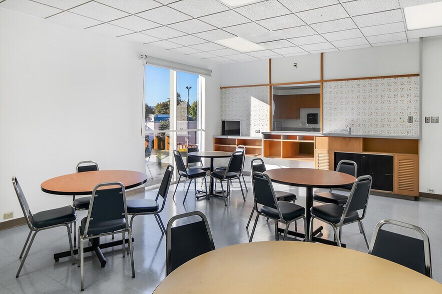 More Photos Of 526 W Las Tunas Dr, San Gabriel Office For Sale